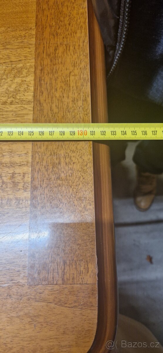 Masivní komoda a dva noční stolky - 8