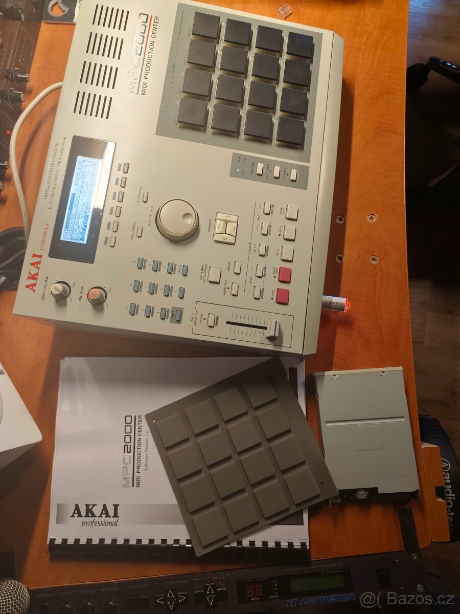 Akai MPC 2000 - 8