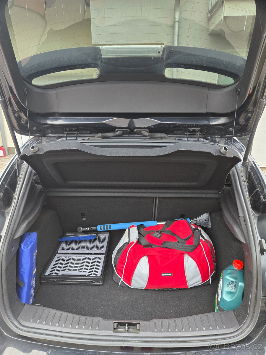 Ford Focus 2.0 EcoBoost ST, servis Ford, nová STK, SLEVA - 8