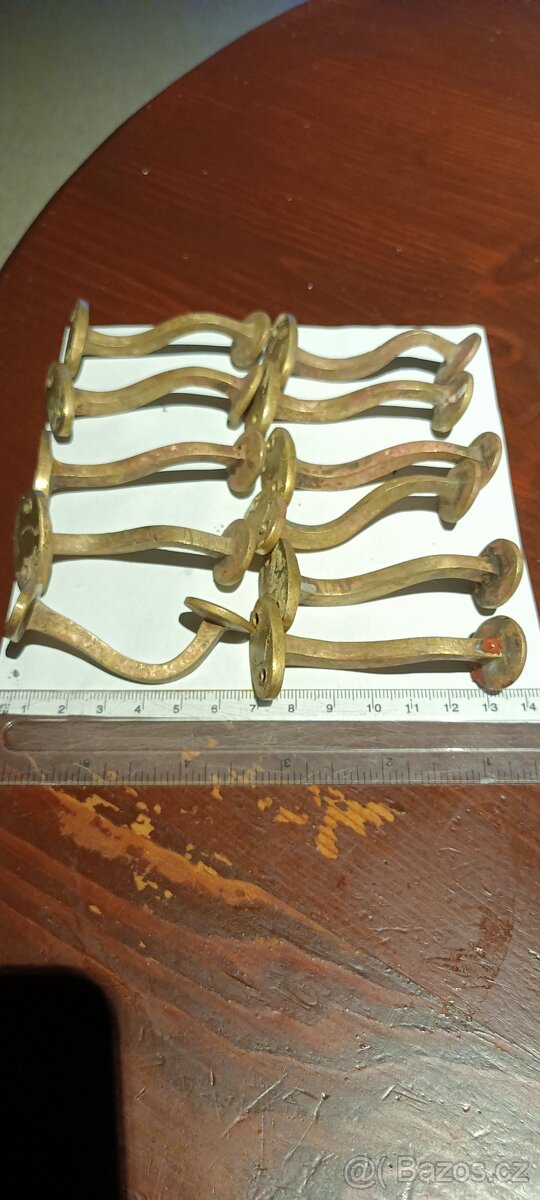 Mosazné kování ,meziokenní zarážky 11ks. - 8