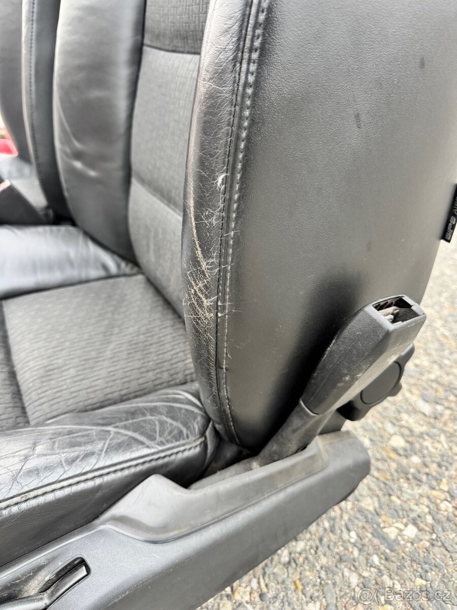 Kožený interiér Volvo V70 P3 - 8