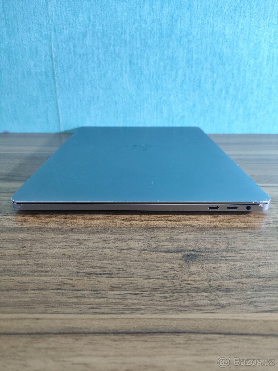 Apple MacBook Pro 13 (2017) | Core i5 • 8 GB RAM • 256 GB SS - 8