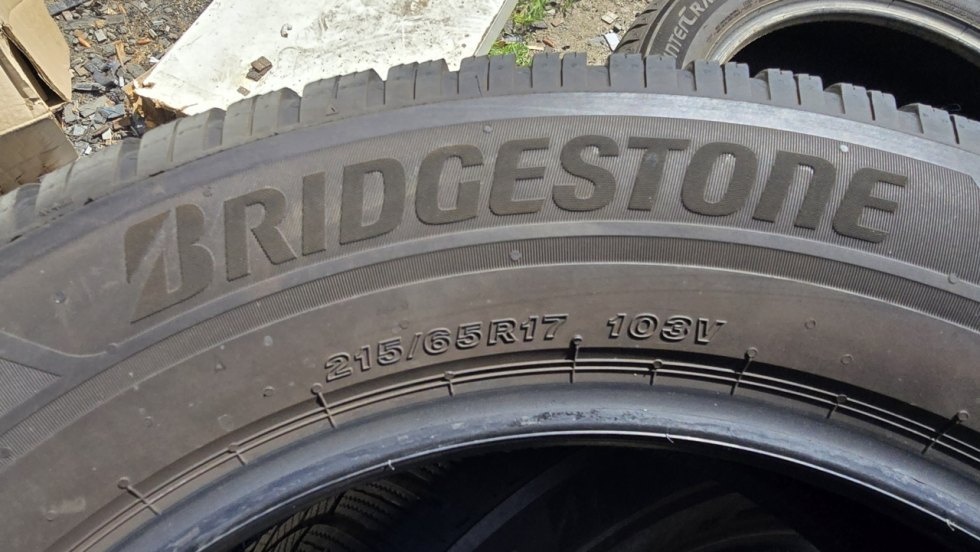 Zimní pneu 215/65/17 Bridgestone - 8