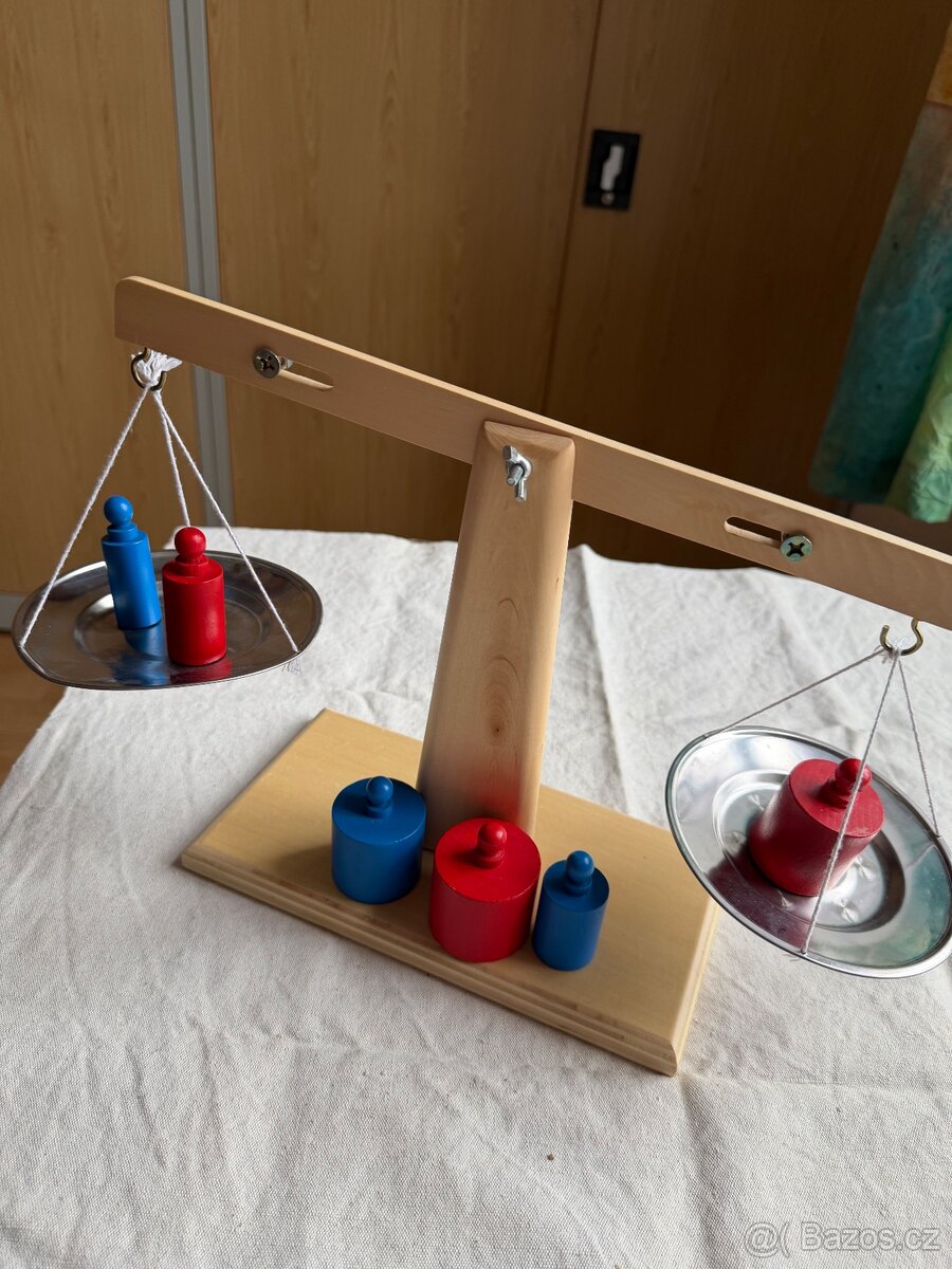 Montessori dřevěná váha - 8