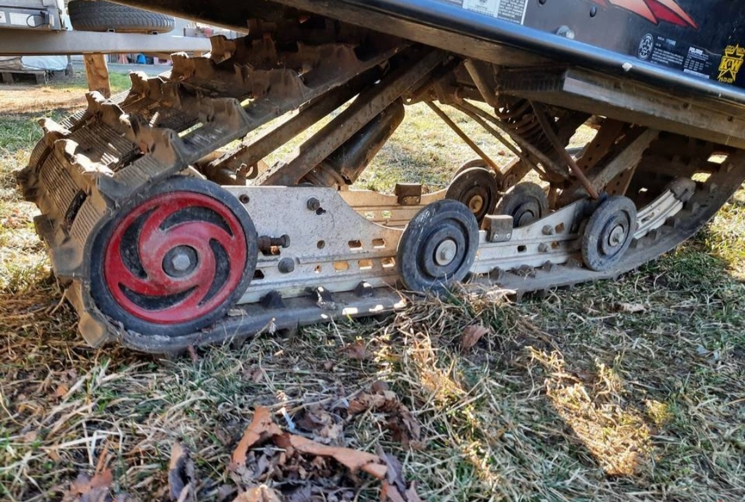 Díly pro sněžný skútr Polaris Indy 500 - 8