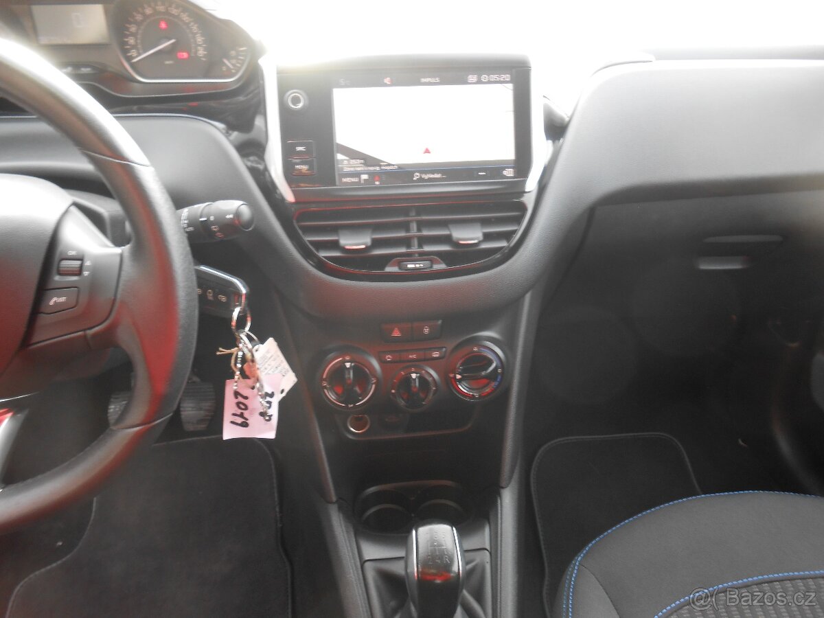 Peugeot 208, 1,2, navi, chrom, 87tkm, Led světla - 8