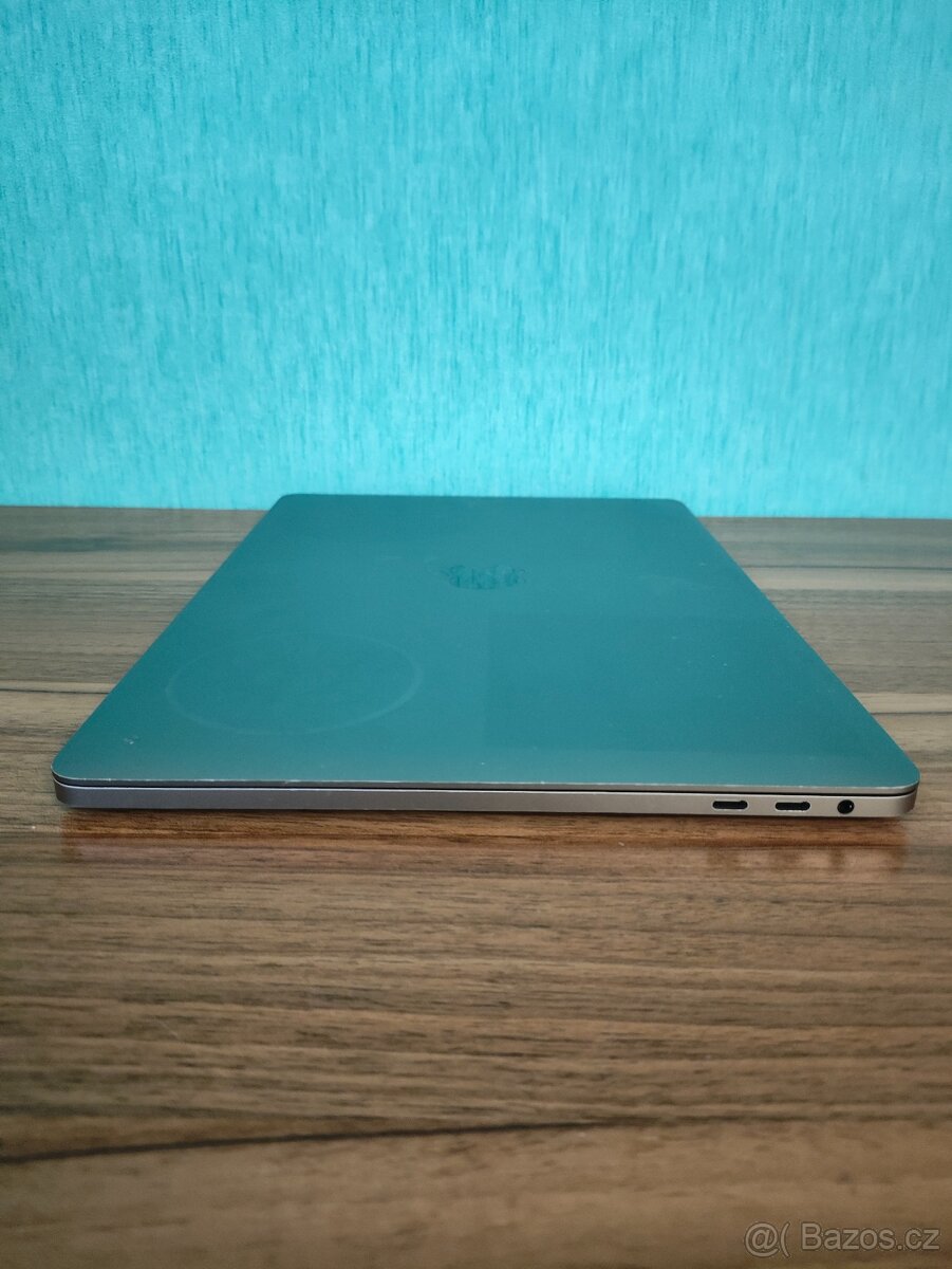 MacBook Pro 2018 | i5 • 8GB • 256GB SSD - 8