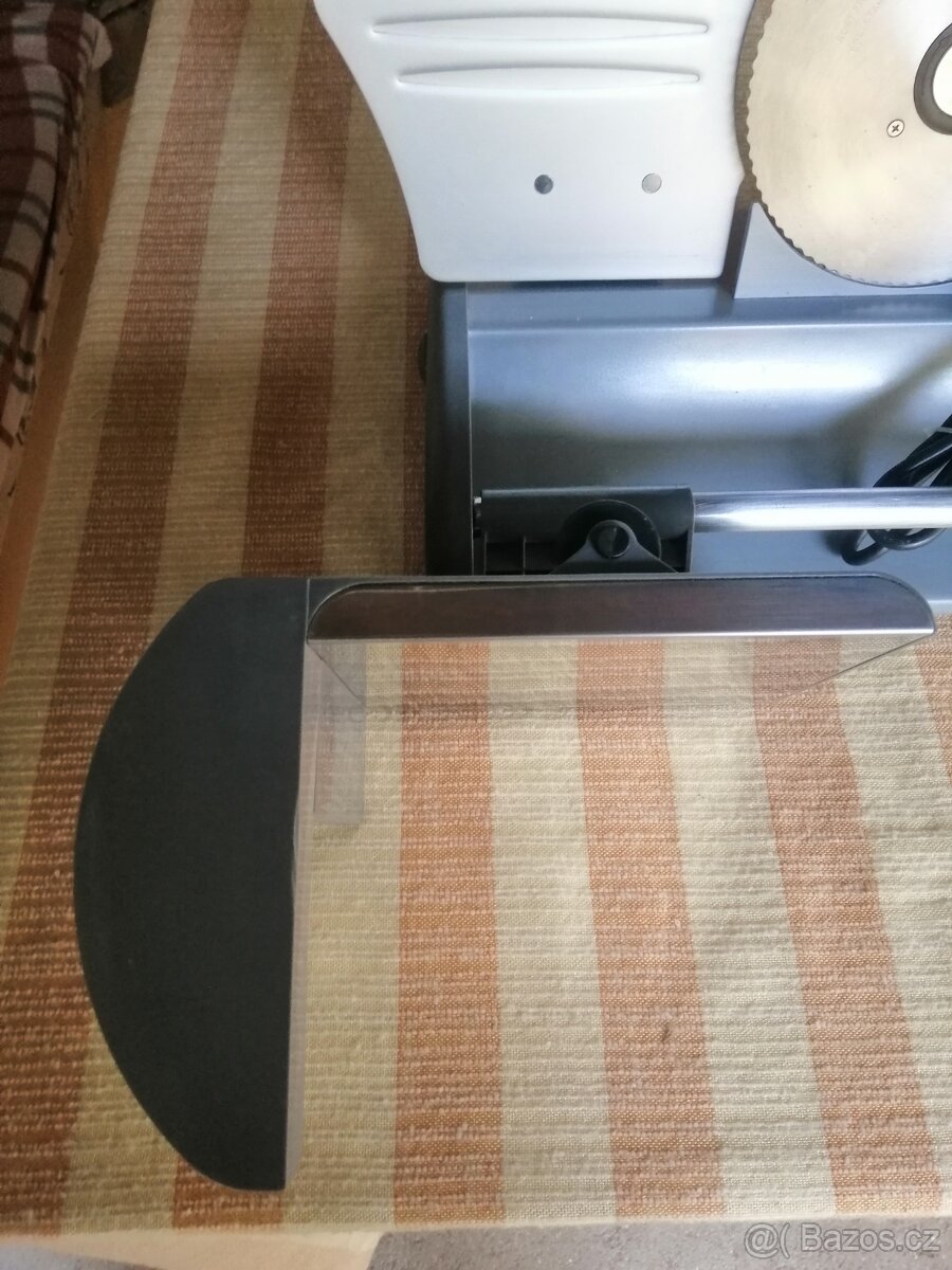 Kuchyňský elektrický kráječ - 8