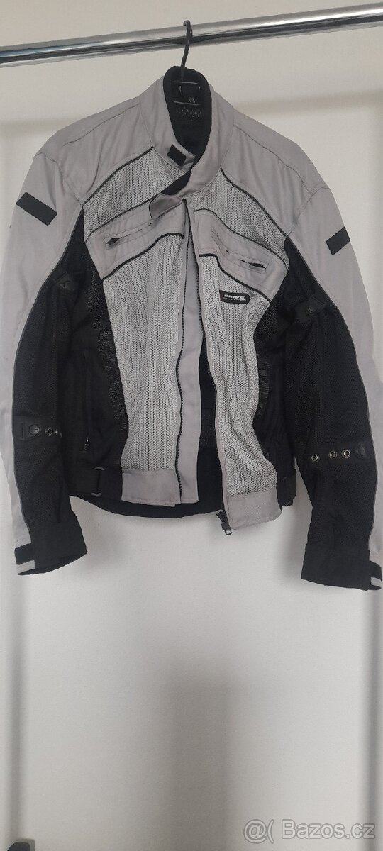 Helmy a oblečení na moto - 8