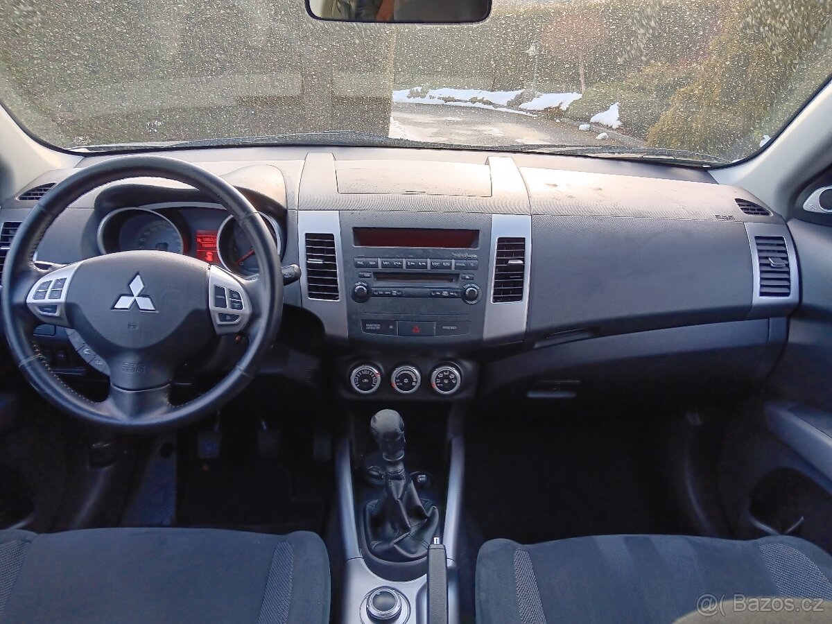 Mitsubishi Outlander, 2.2 DI-D 4x4 115Kw 7míst - 8