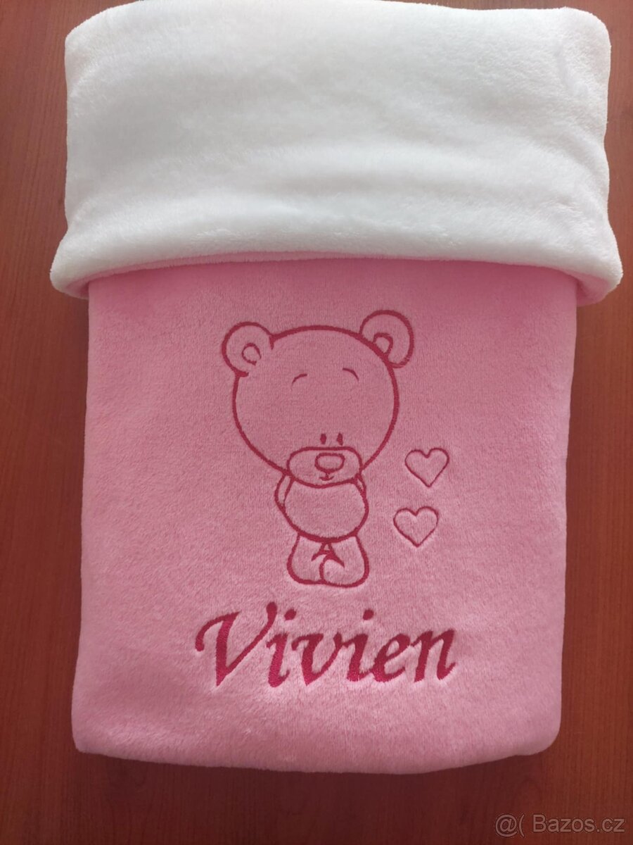 Deka s výšivkou jména na přání více barev - 8