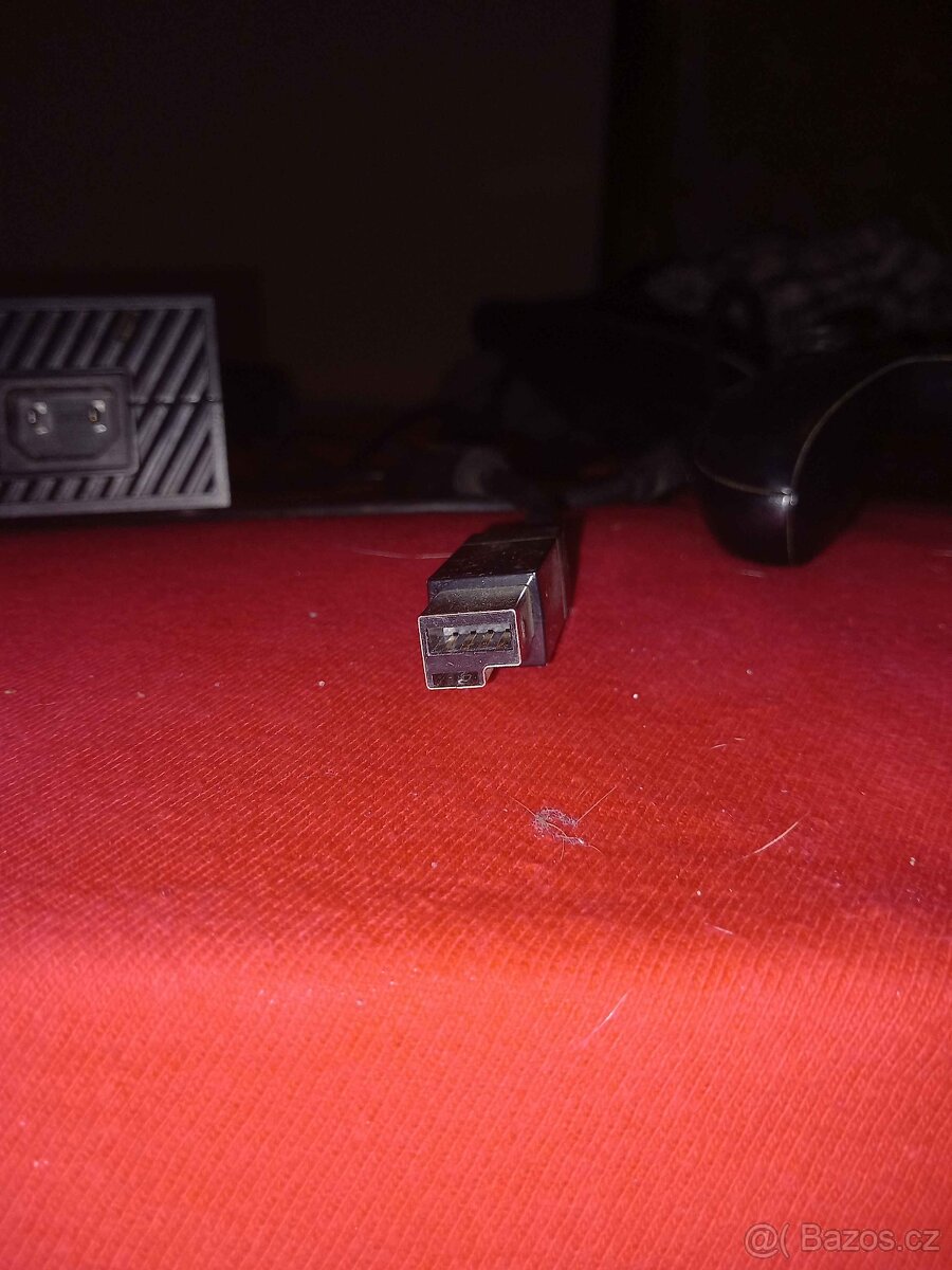 Prodám Xbox One bundle konzole + 2 ovladače + 10 her + Kinec - 8