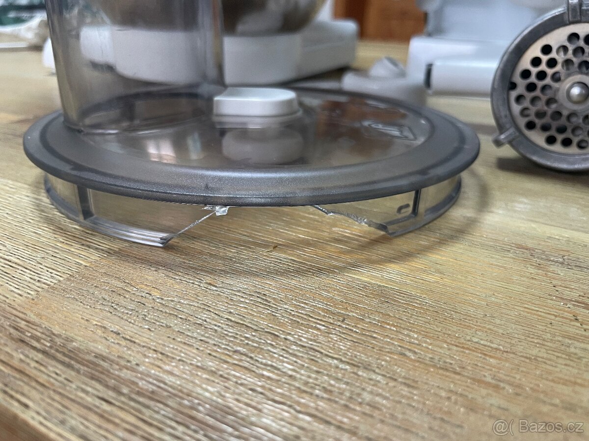 Kuchyňský robot Bosch MUM 4880 - 8