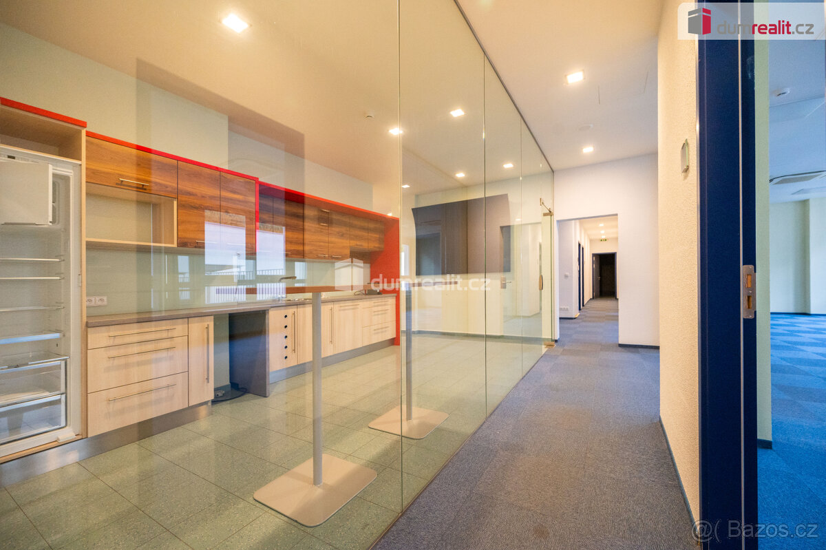K pronájmu, komerční-kancelářský objekt (až 2.300 m2) s park - 8