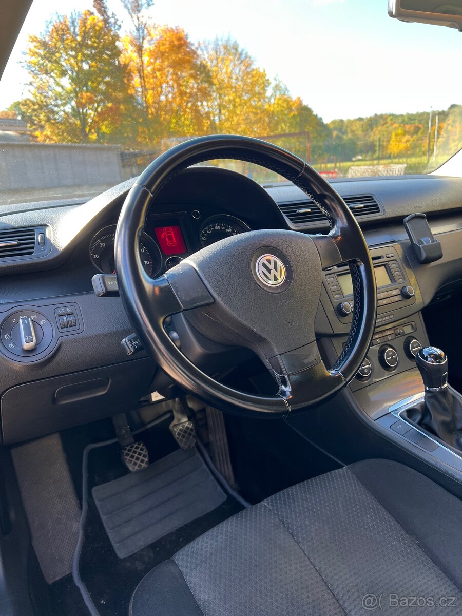 VW PASSAT B6, 1.6FSI, Sedan, PDC, Manuál - 8