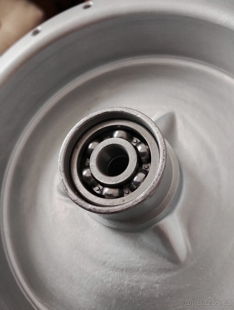 Prodám krásný střed kola Jawa pérák 250 Janeček 150mm - 8