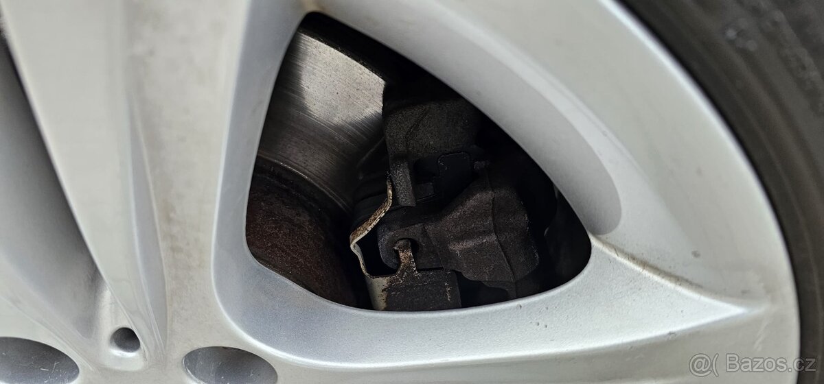 BMW f30 320d SPORT / Automat / navigace / sedan - 8