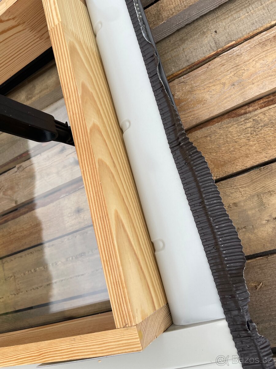 Střešní okno značky Roto - 8