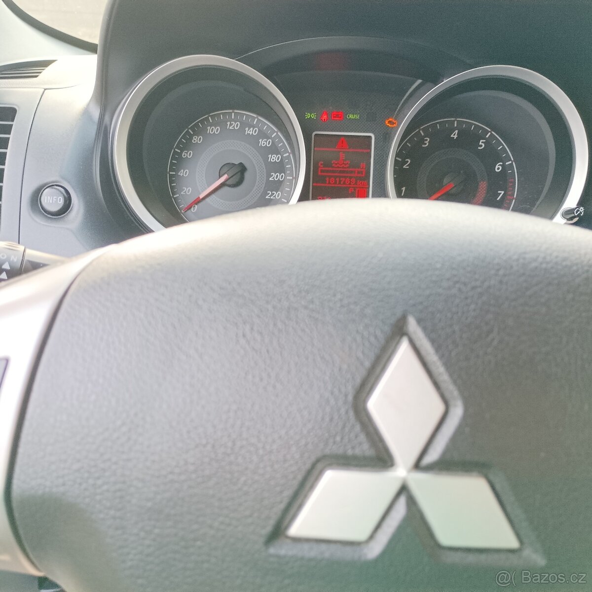 Mitsubishi Lancer 1.8 r.v. 2011 - 8