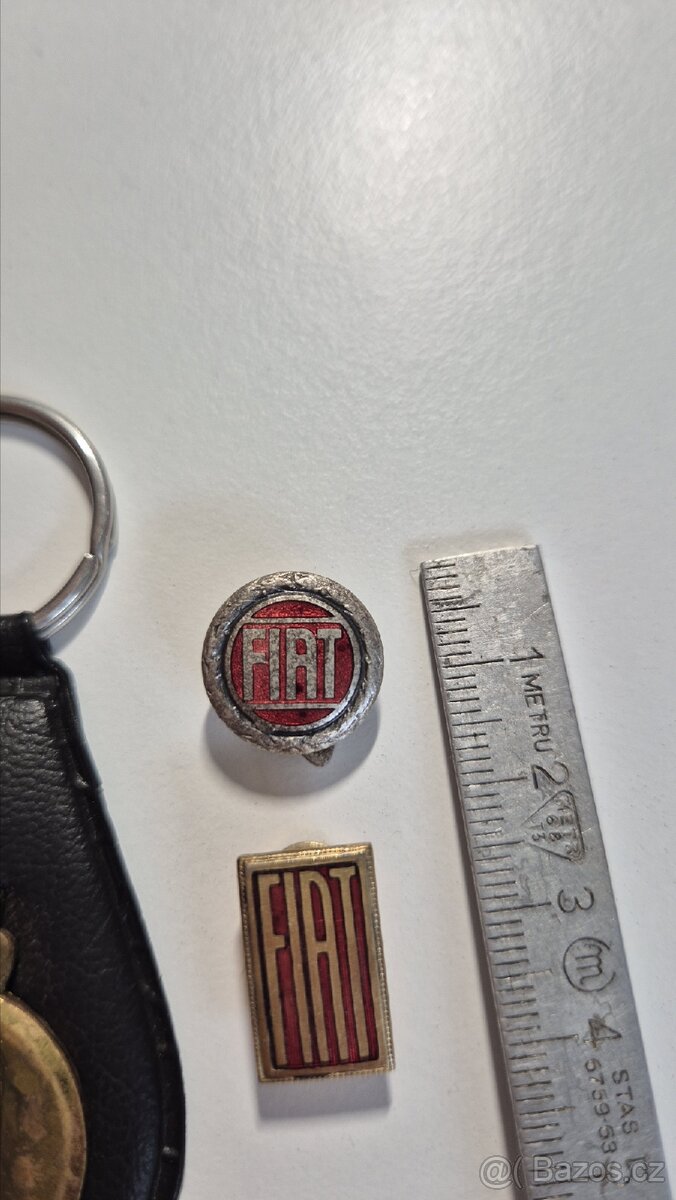 Original klíč Fiat 600 s klíčenkou a 2 odznaky - 8