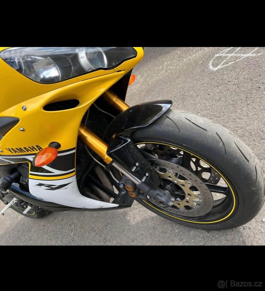 Yamaha R1 - 8