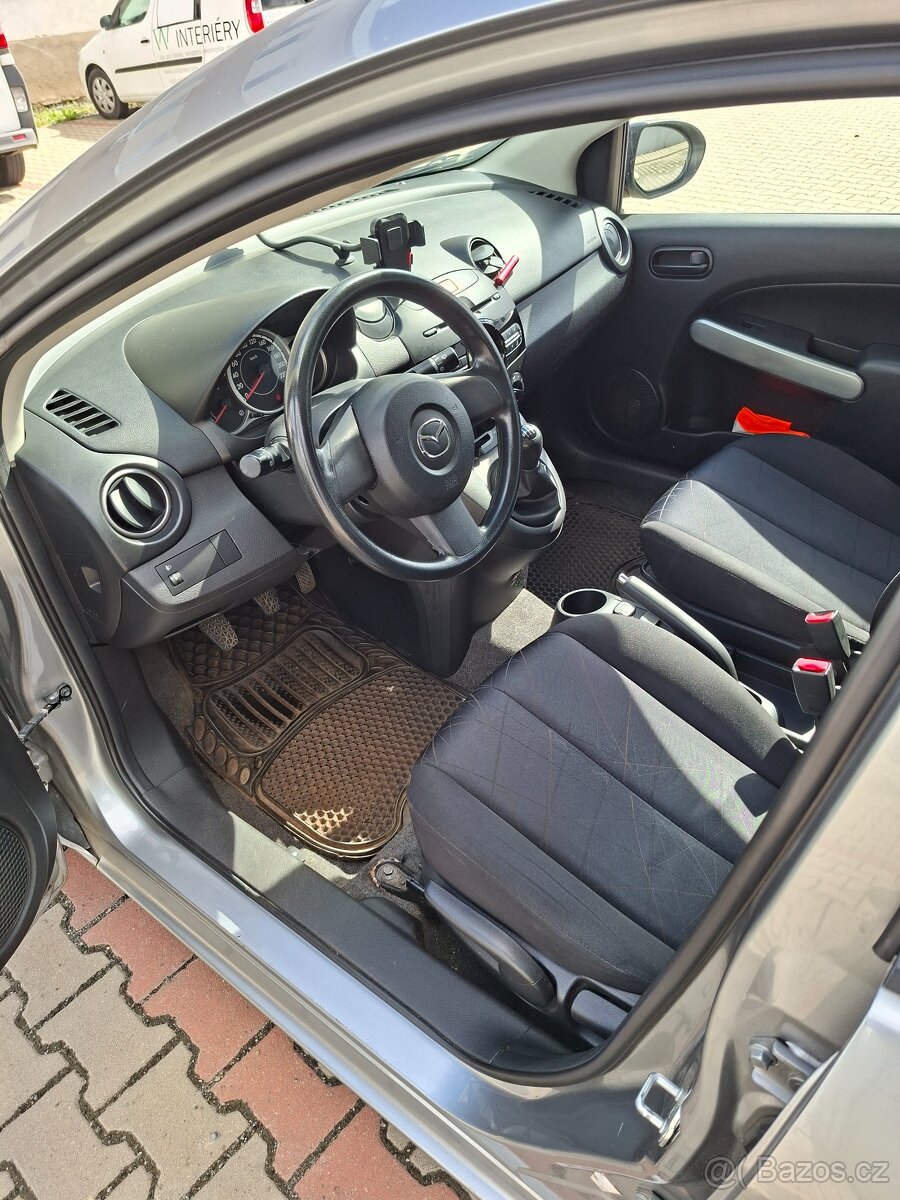 MAZDA 2, 1,3i 55kW (2013) - 8