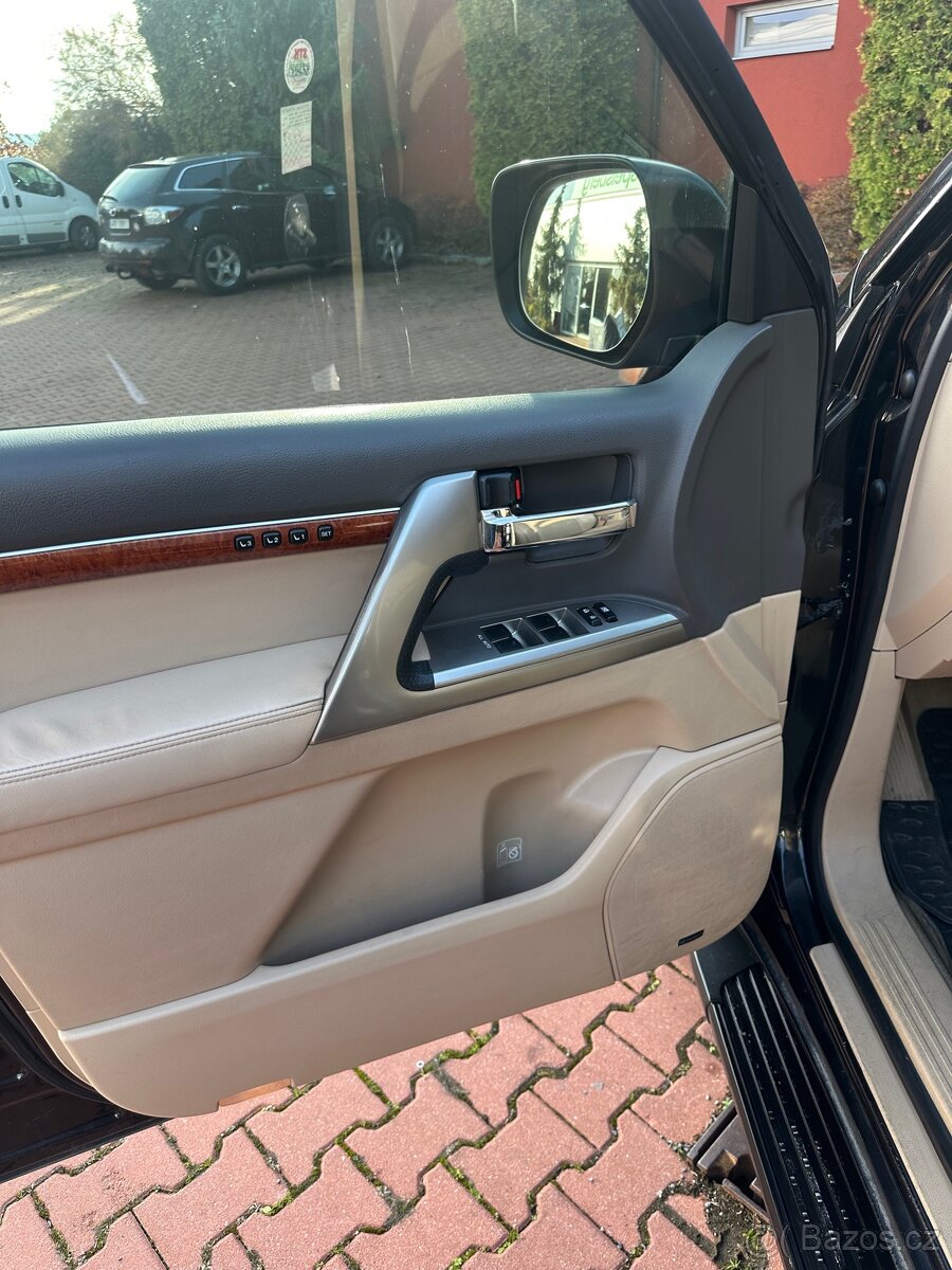 Toyota Land Cruiser 200 4.5D-4D V8 Luxury 7mist - 8