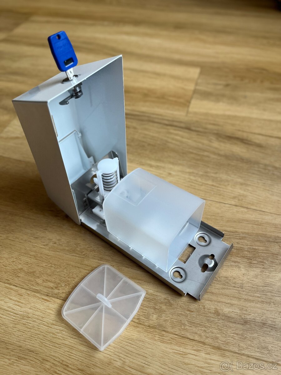 NOVÝ profi dávkovač mýdla MERIDA, 0,4l kov - 8