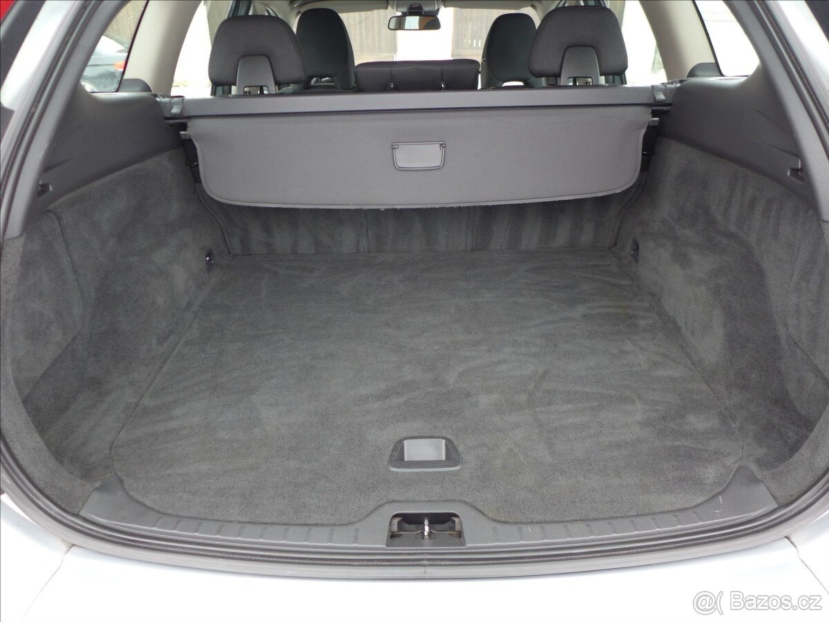 Volvo XC60 2,4 D4 4x4, 5ti válec, 1.Maj - 8