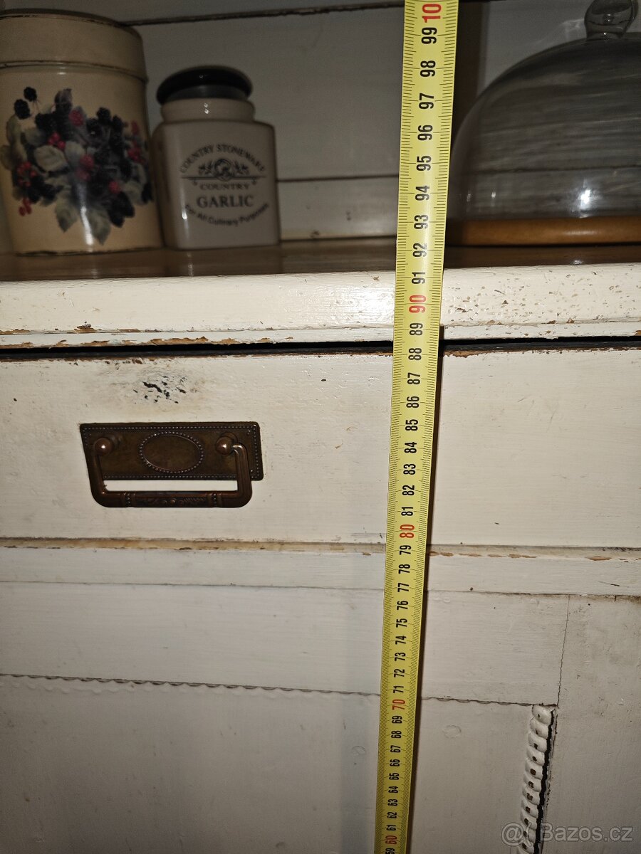 Starožitná kredenc - 8