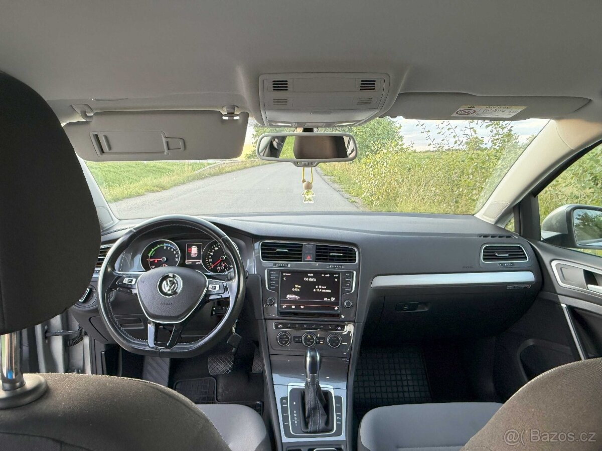 Nabízím zachovalý elektromobil VW E-Golf 85kW Tepelné čerpad - 8