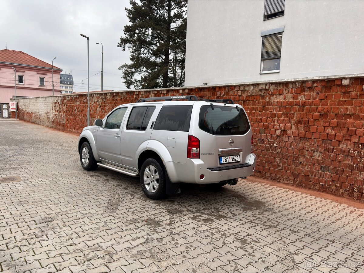 Nissan Pathfinder - 8