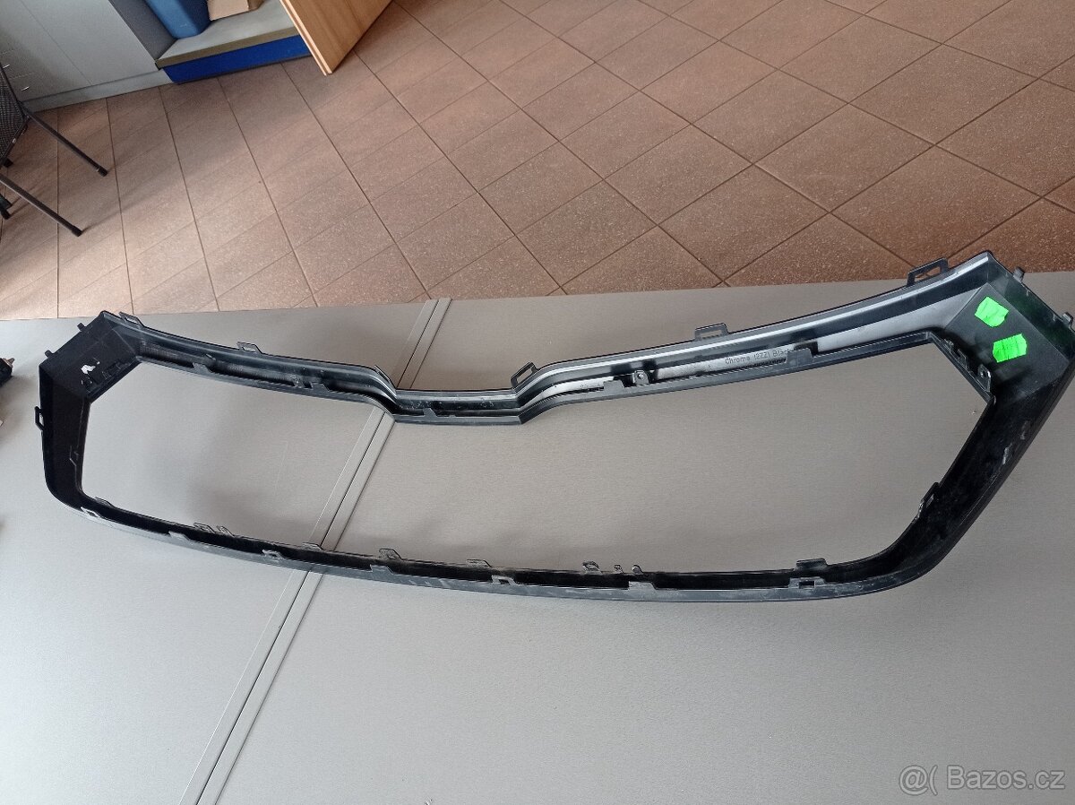 Škoda Karoq rámeček masky - 8