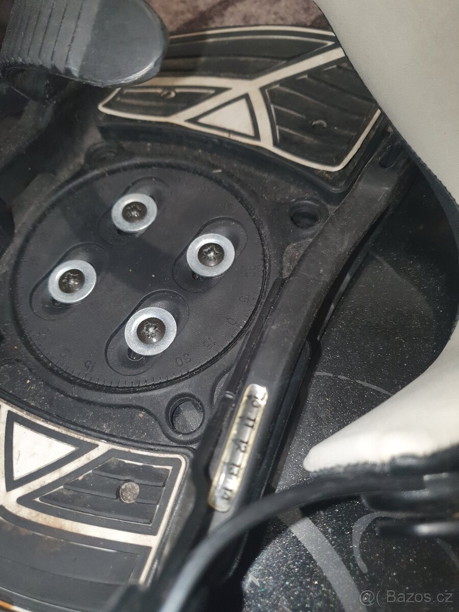 Snowboard s vázáním a botama - 8