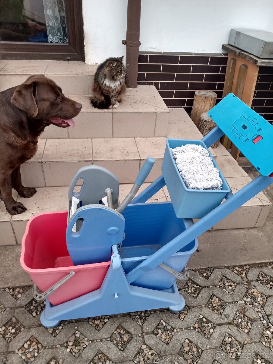 Čistič na okna + úklidový komplet - 8