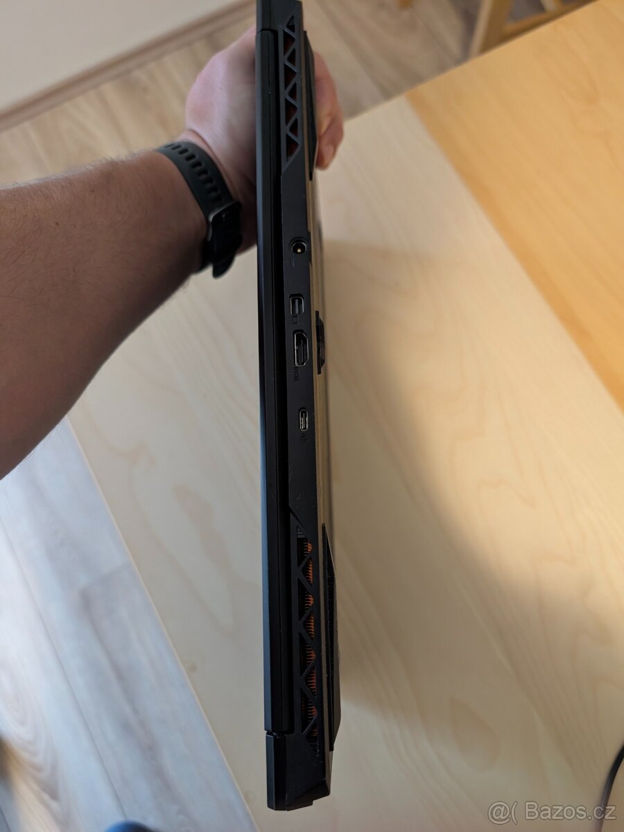 Herní notebook i5 rtx 4060 Gigabyte G5 KF - 8