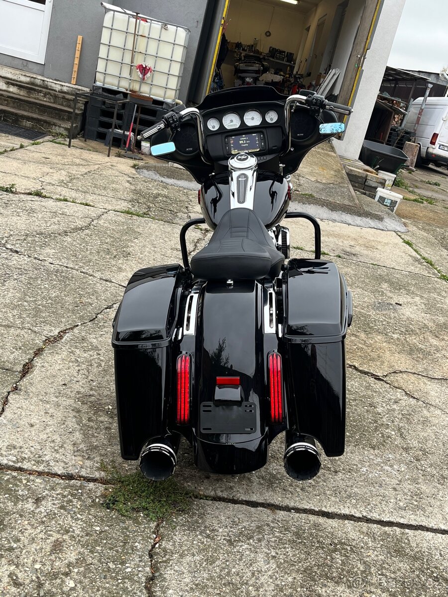 Harley Davidson FLHX Street Glide - 8