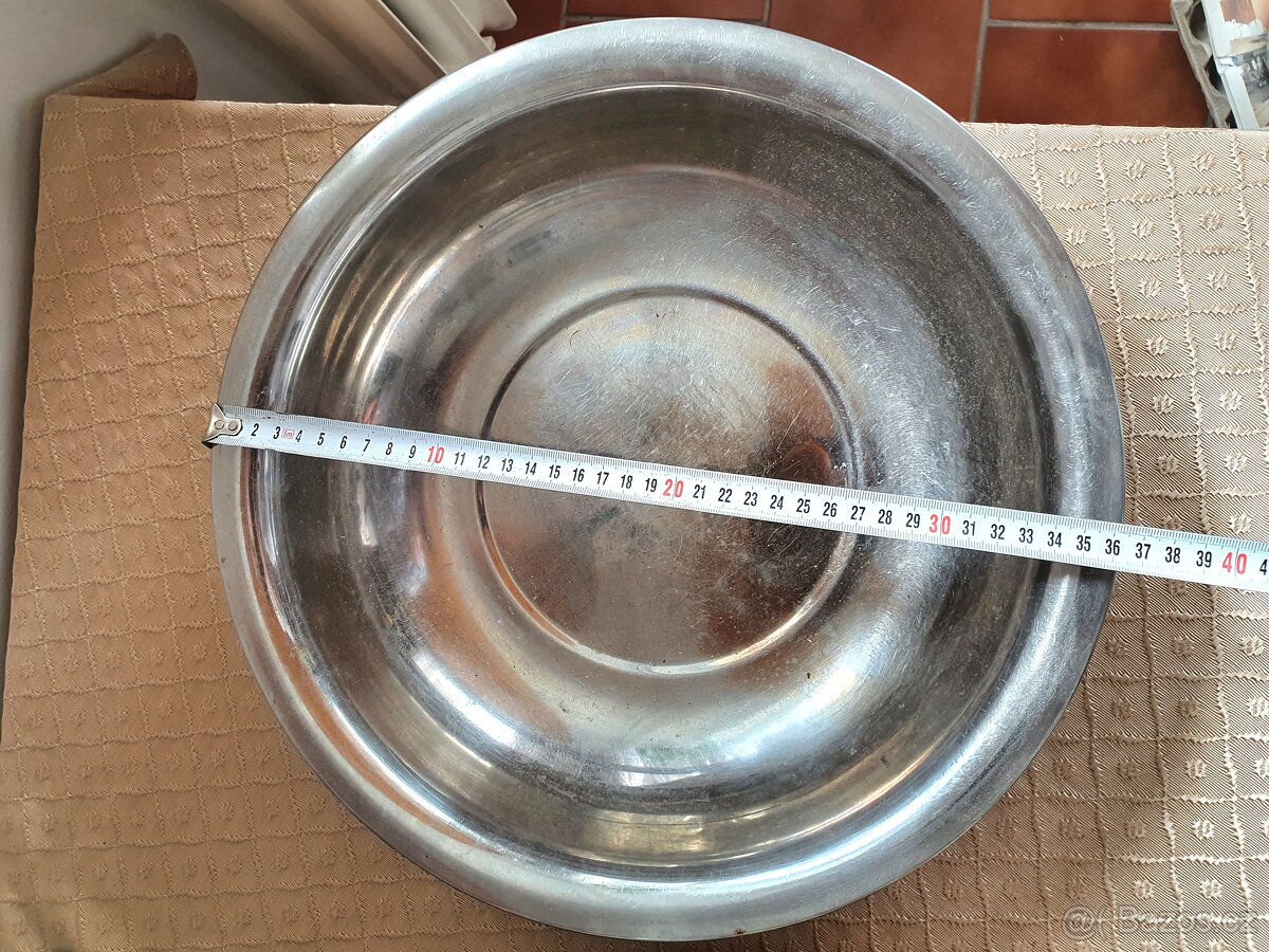 Plechové nádobí a zahradní nádoby - 8