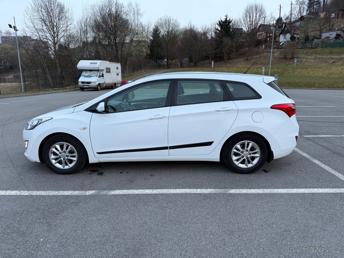 Hyundai i30 kombi 1.6 crdi - nafta, kupován v ČR, super stav - 8