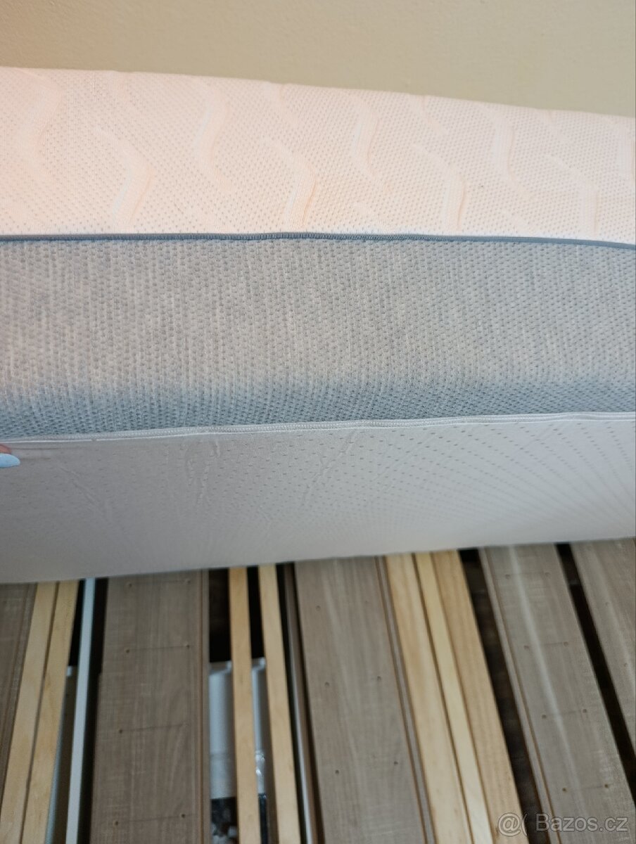 Prodám postel s matrací a šuplíky - 8