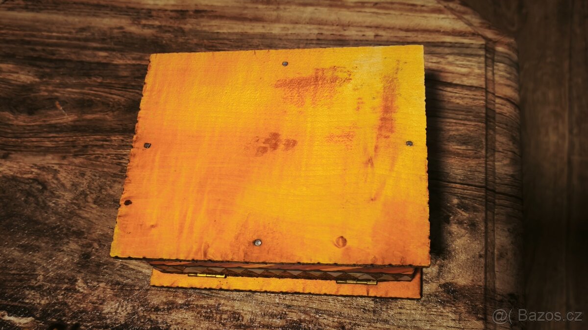 Dřevěná, malovaná šperkovnice/krabička. - 8