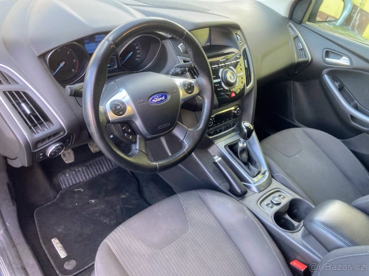 Ford Focus, 1,6TDCi (77kW), digi klima, tažné, park.kamera - 8