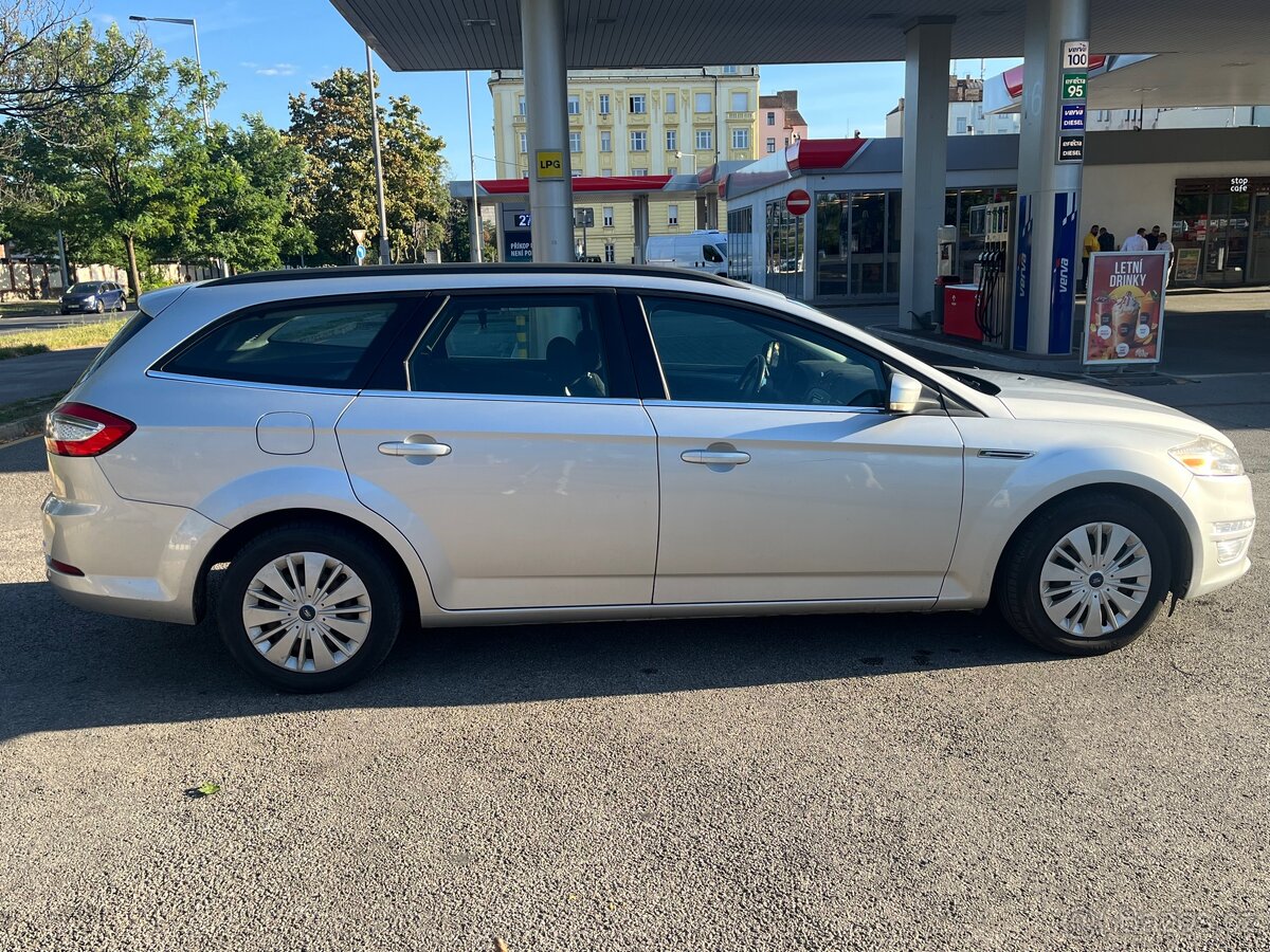 Ford Mondeo 2013 rok 2.0L Diesel 140 hp - 8