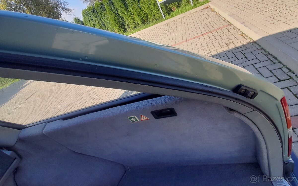 Mercedes Benz S124 200TE - 8