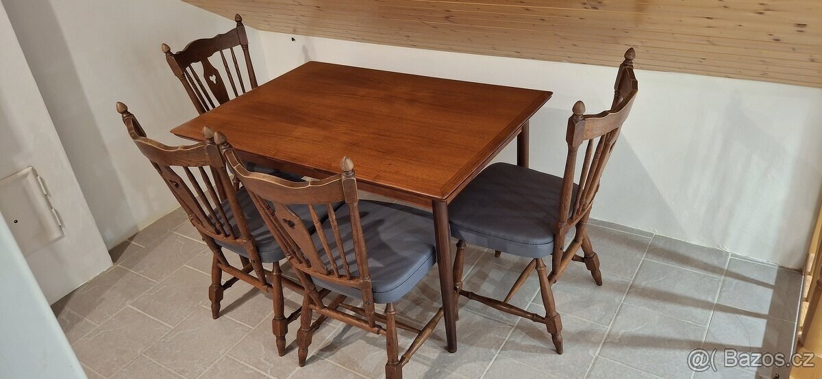 Jídelní sestava z masivu (stůl + 4 židle) - 8