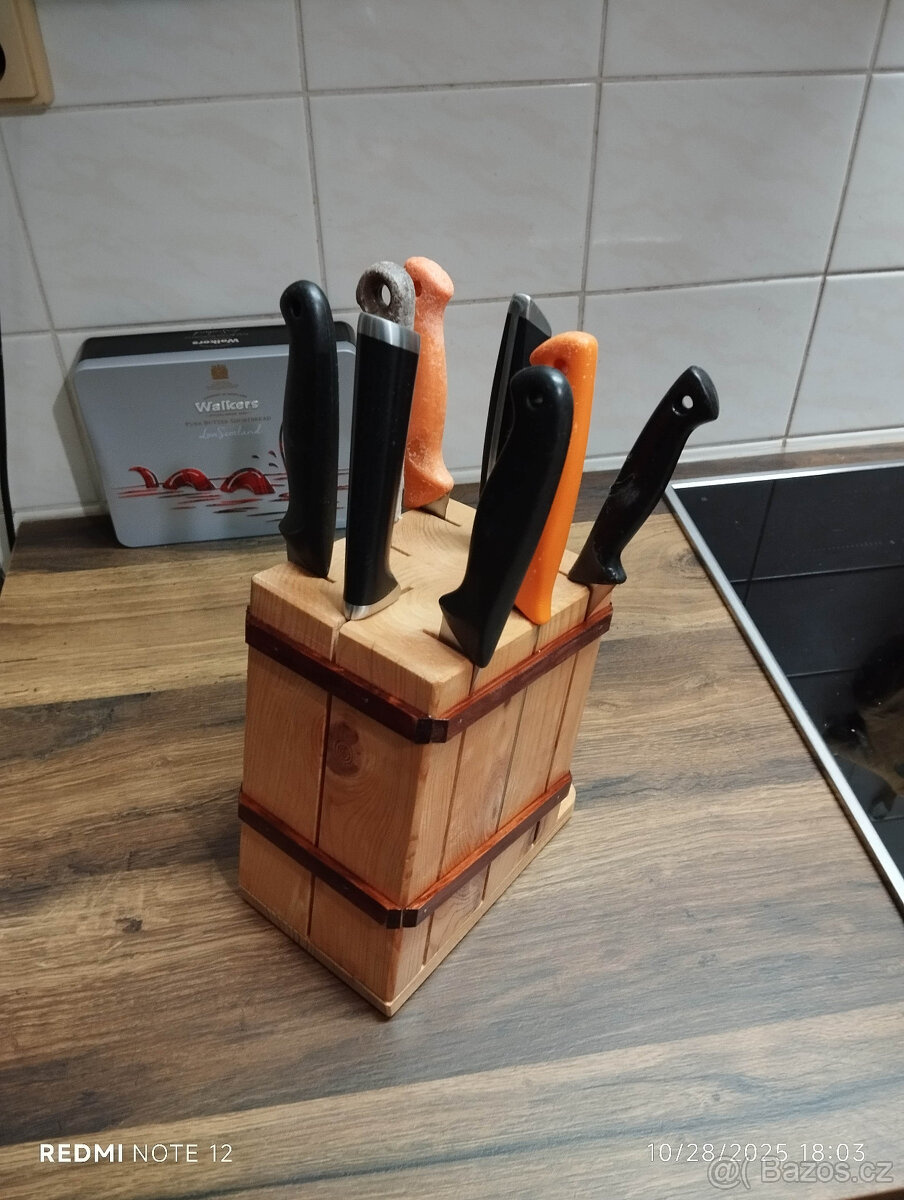 Blok na nože - stojánek - 8