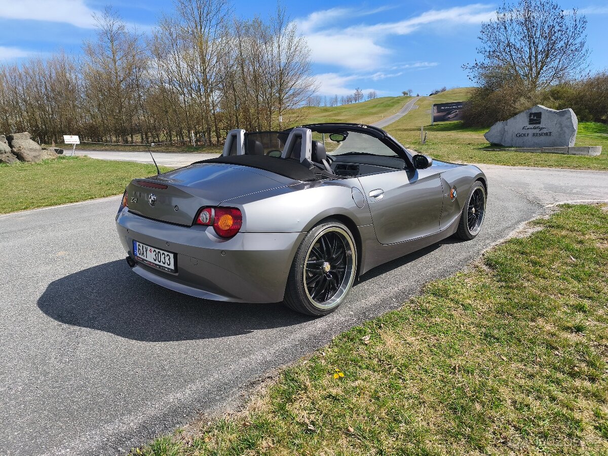 BMW Z4 E85 manuál - 8