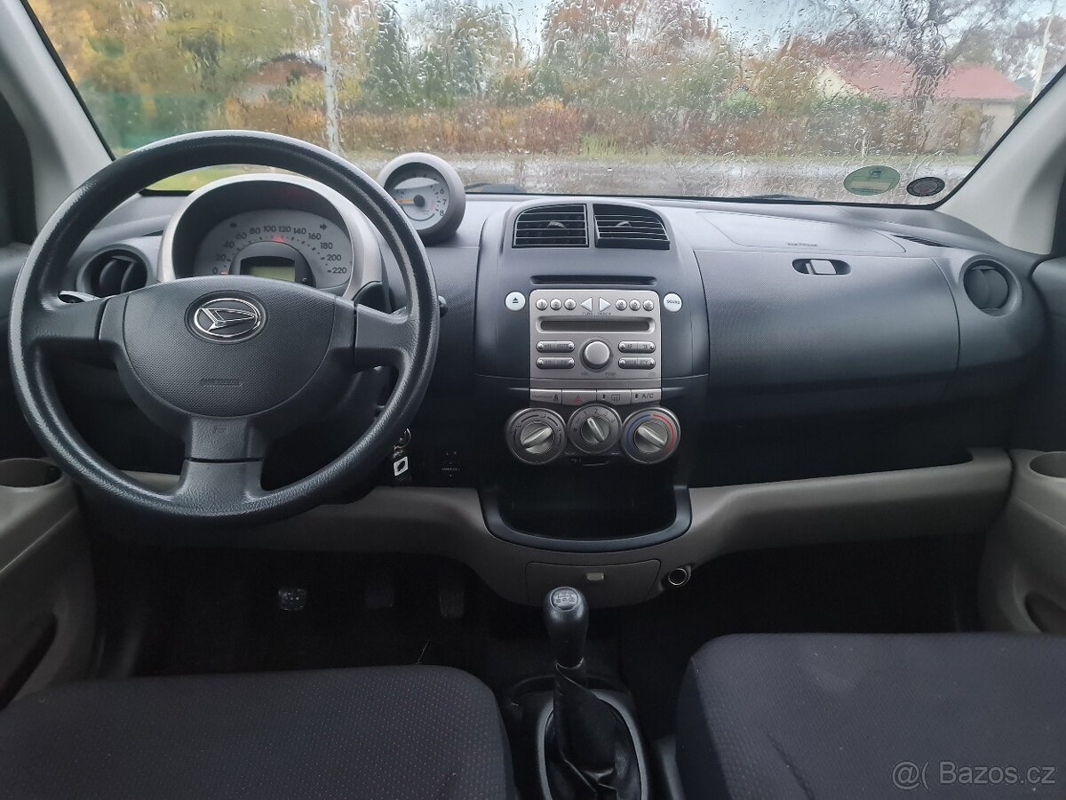 Daihatsu Sirion 4x4 1.3 16V, 64kW, 8/2006, klima - 8