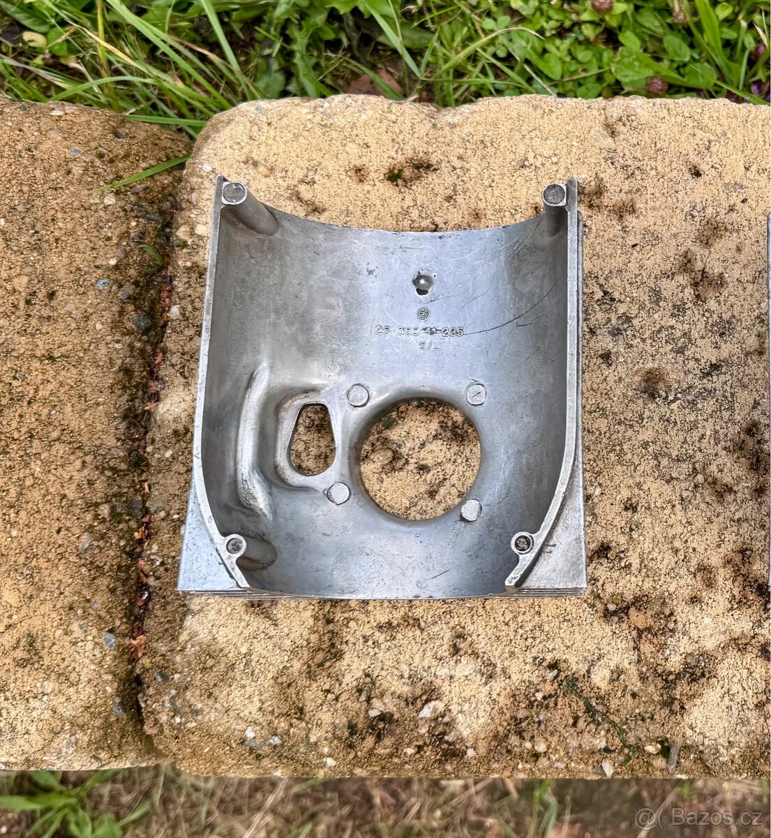 ČZ 125 175 250 - kryt karburátoru - 8