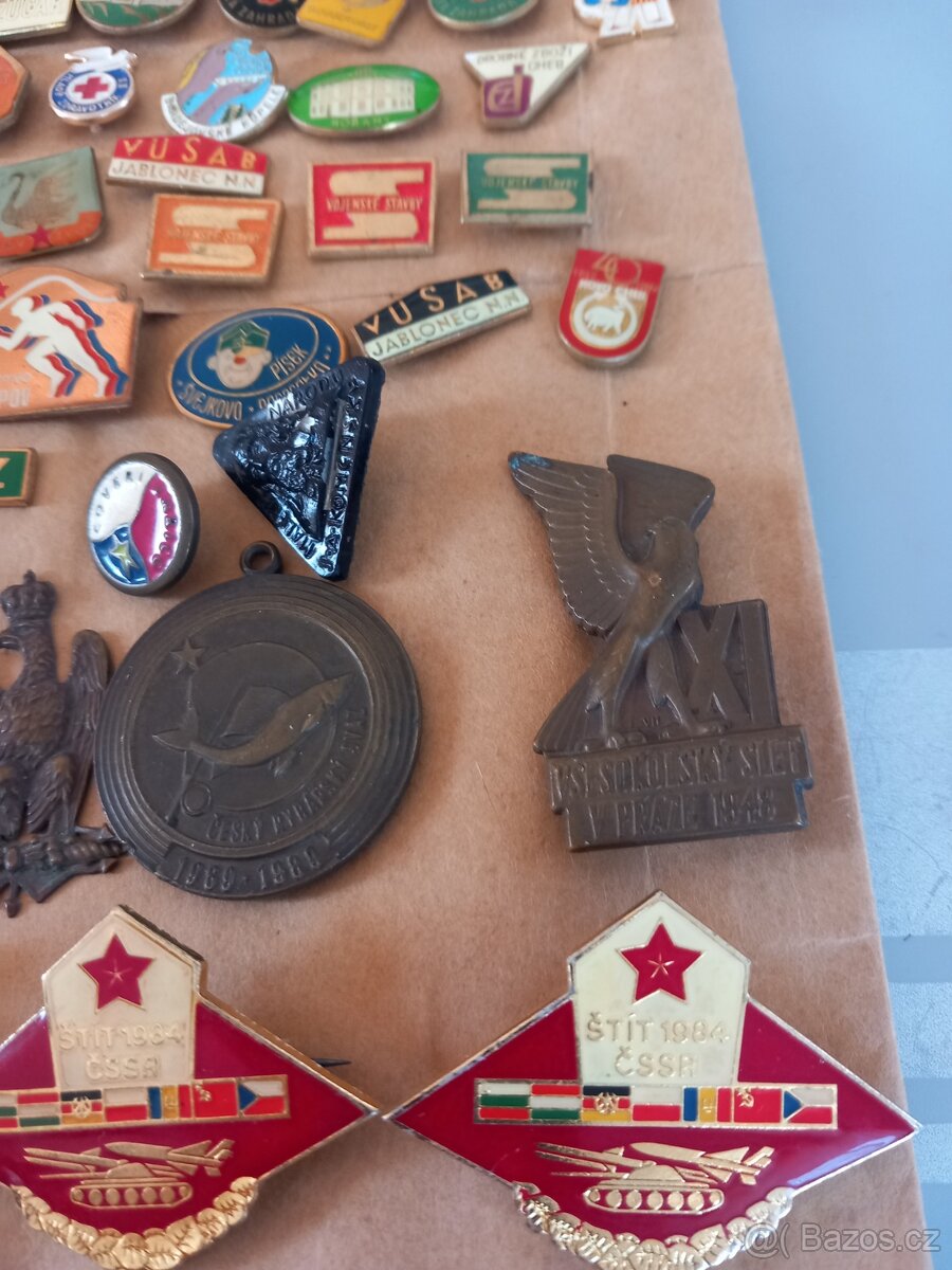Odznaky různé i vojenské - 8